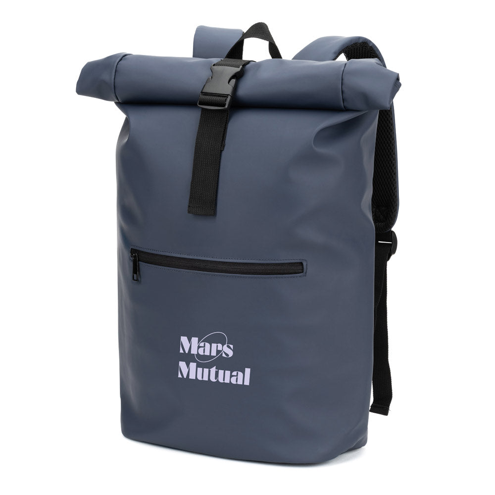 PORTLAND. A mochila "roll top" em PU com bolso para computador portátil 16"