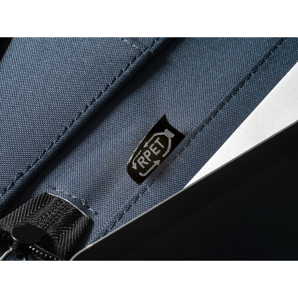 EMERGE FOLDER. Pasta A4 em poliéster reciclado (100% rPET) 300D com fecho