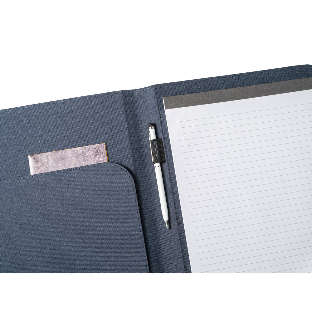 EMERGE FOLDER II. Pasta A4 em poliéster reciclado (100% rPET) 300D com elástico para fecho