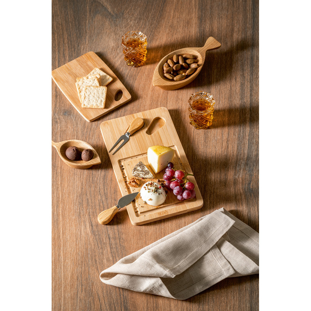 WOODS. Tábua de queijos em bambu com 2 utensílios em bambu e aço inoxidável