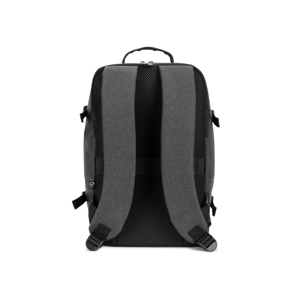 CIES. Mochila desenvolvida para cumprir as dimensões exigidas pelas companhias aéreas em poliéster reciclado 600D de alta densidade