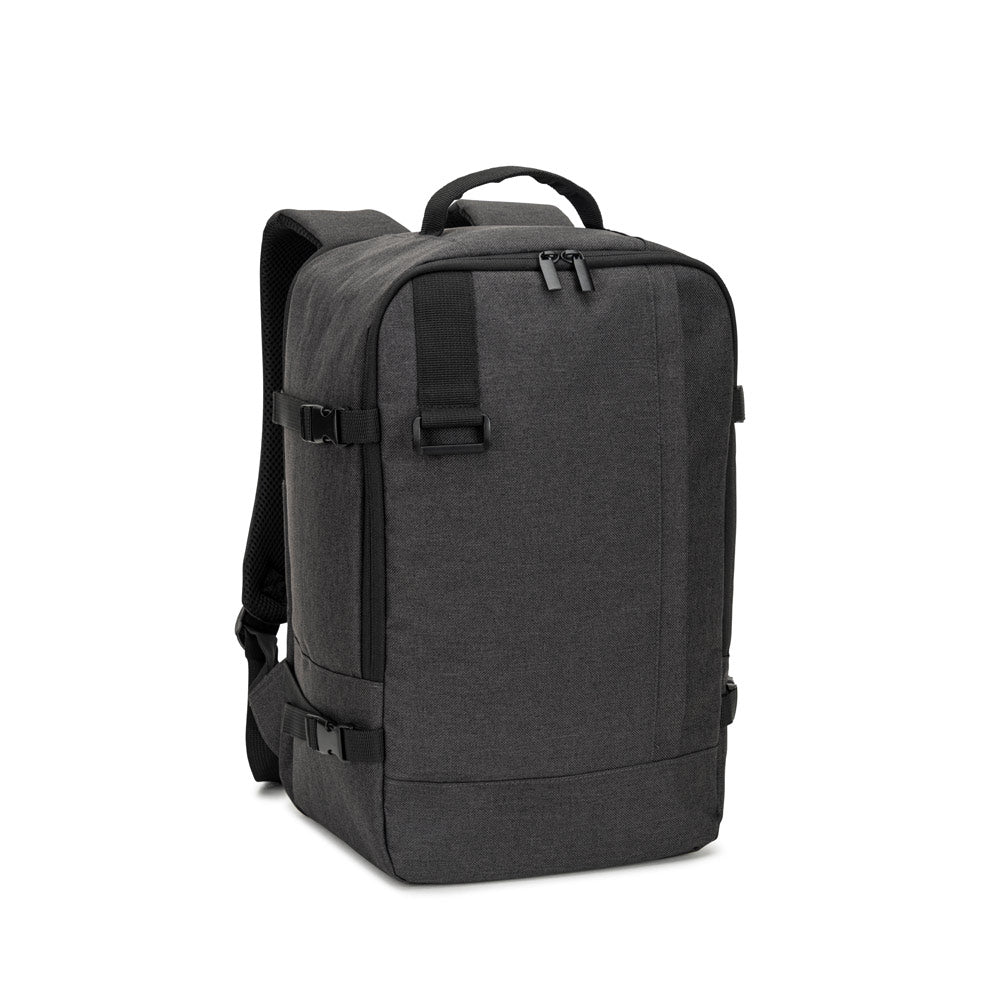 CIES. Mochila desenvolvida para cumprir as dimensões exigidas pelas companhias aéreas em poliéster reciclado 600D de alta densidade