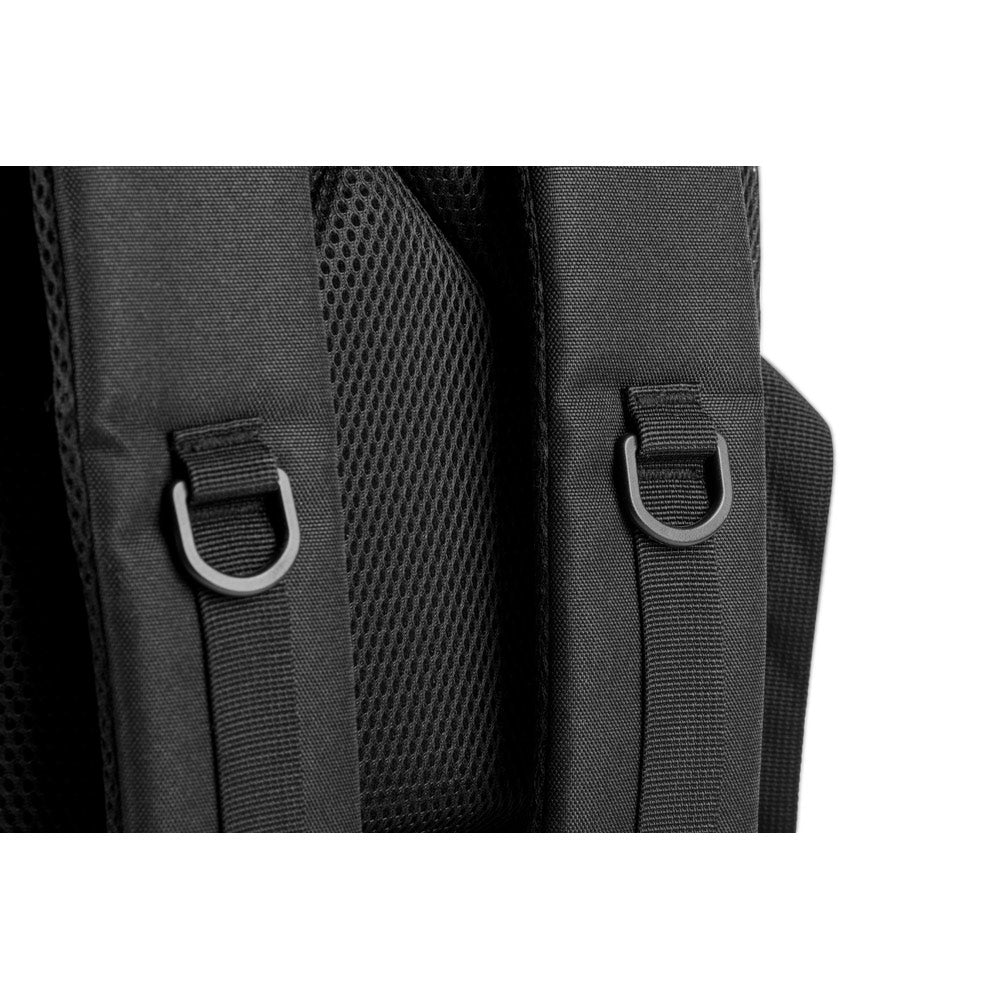EDINBURGH BPACK. Mochila estilo militar em poliéster reciclado 600D, de alta densidade e forro em poliéster reciclado 210D 17'3"