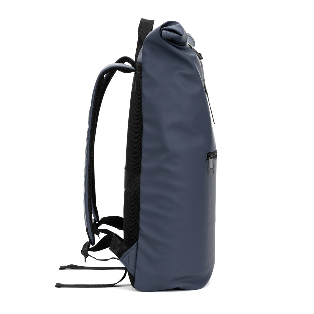 PORTLAND. A mochila "roll top" em PU com bolso para computador portátil 16"