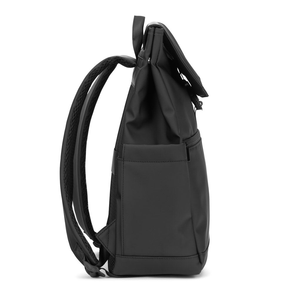 AZORES BAG. Mochila para computador portátil (16") em PU, com pala que cobre todos os compartimentos