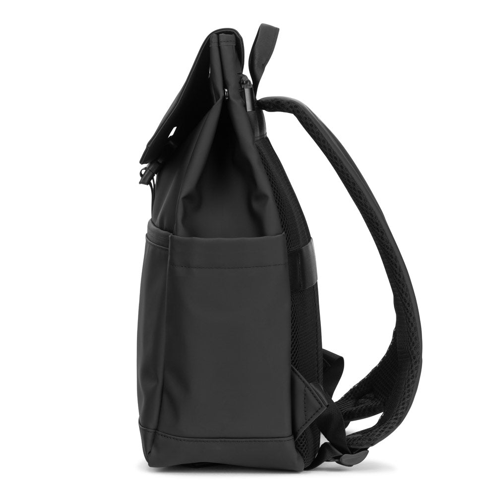 AZORES BAG. Mochila para computador portátil (16") em PU, com pala que cobre todos os compartimentos