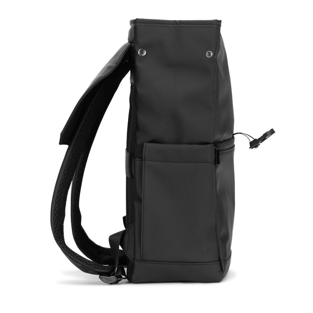 AZORES BAG. Mochila para computador portátil (16") em PU, com pala que cobre todos os compartimentos