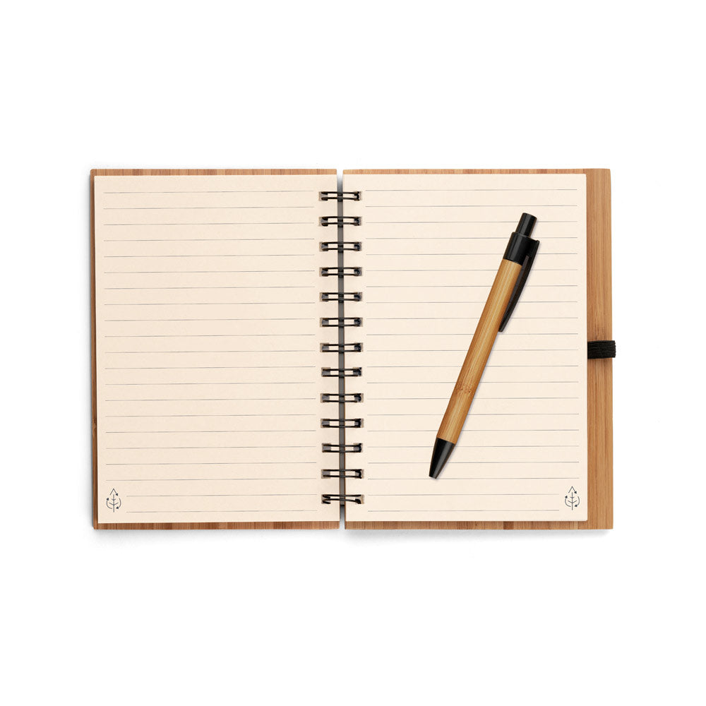 DICKENS A5. Bloco de notas espiral A5 em bambu com papel 100% reciclado