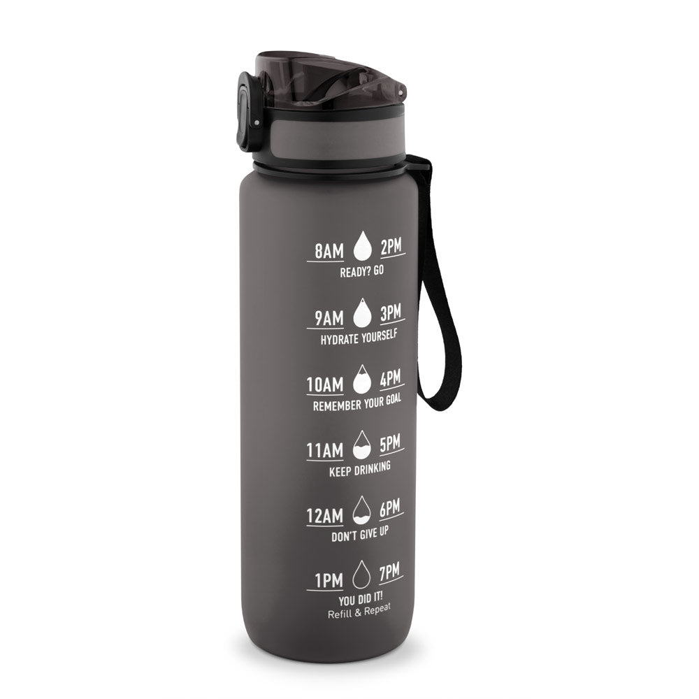 ERIKSSON. Garrafa em PET reciclado (100% rPET), com frases motivacionais e horas indicadas para te incentivar a beber água e manteres-te hidratado durante o dia
